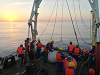 研究團隊乘坐實驗3號科考船前赴印度洋考察